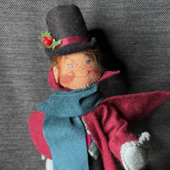 Vintage ANNALEE Ice Skating Doll 11" Skater Winter Top Hat Victorian Christmas - Picture 2 of 10